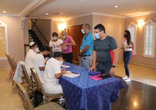 Jornada de vacunación en el salón Rubí del Hotel El Panamá