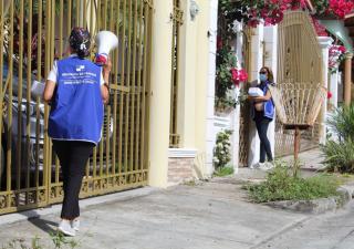Realizan prueba de hisopados casa por casa en Brisas del Golf