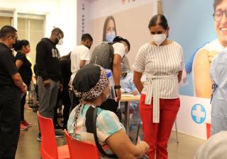 Continúa proceso de vacunación en los puestos fijos en el circuito 8-6