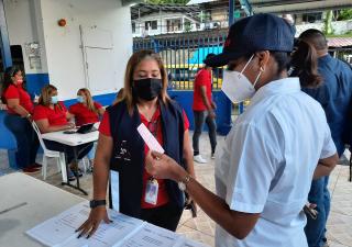 Jóvenes detonantes del aumento de casos COVID en San Miguelito
