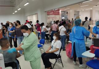Hoy sábado 7 y mañana domingo 8 de mayo, continúa la aplicación de la dosis contra la Covid-19 e influenza, en los  puestos fijos en San Miguelito