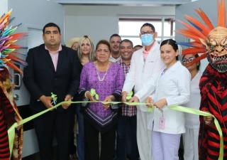 Ministro Sucre inaugura salón de operaciones en Hospital Anita Moreno
