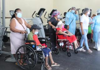 Continúa jornada de vacunación a personas con discapacidad en San Miguelito 