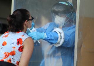 Atención médica e hisopado en San Miguelito 