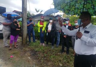 Saneamiento ambiental interviene en la comunidad 4 de abril