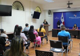 Funcionarios de Salud culminan curso de Lenguas de Señas 