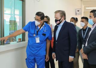 Representantes de la embajada de Estados Unidos visitan TARV del Hospital Santo Tomás