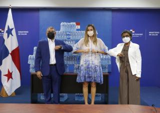 “Todo Panamá” realiza donación de agua al Minsa