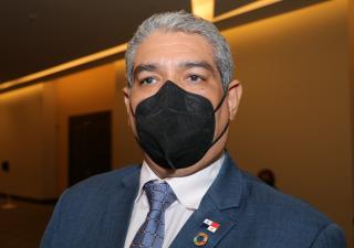  Ventajas de la vacuna pediátrica que se negociará con la Casa Moderna son explicadas por el ministro Sucre