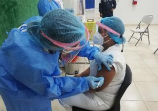 Las 15 Regiones Sanitarias mantienen el proceso de vacunación 