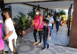 Aplicación de tercera dosis contra la COVID-19 en niños de 5 a 15 años 
