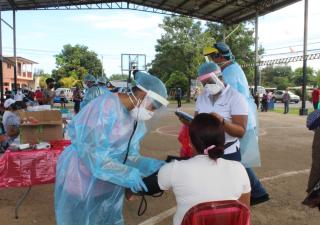 Evaluación médica para pacientes positivos por COVID-19 