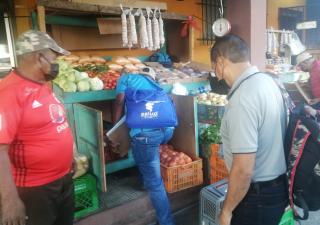 Operativos de vigilancia en el mercado público de Santiago
