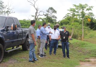 Operativos preventivos por inundaciones en la barriada Villa Serena de Santiago 