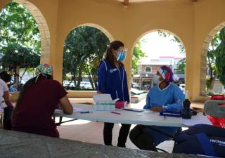 Verifican puestos fijos de hisopados en Santiago