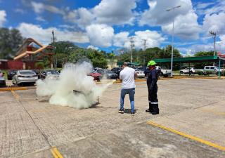 Personal de la regional de Veraguas recibe capacitación sobre el uso y manejo de extintores y creación de brigadas contra incendios
