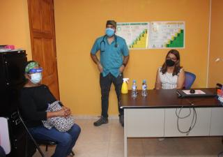 Directora regional de Veraguas atendió protesta en Santa Fe