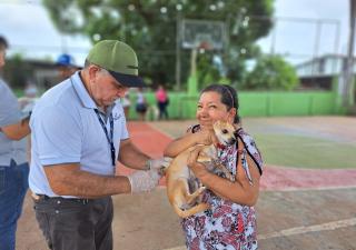 Exitosa jornada de vacunación para perros y gatos en el corregimiento de San Martín