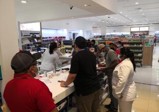 Realizan operativo de verificación de personal idóneo en farmacias en Veraguas