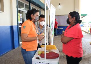 Feria en conmemoración del día de la prevención y combate a la obesidad