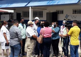 Continúan giras de verificación a centros de vacunación del circuito 8-10 
