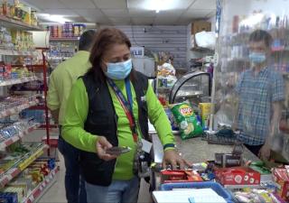 Verifican locales de interés sanitario en área de vía Argentina