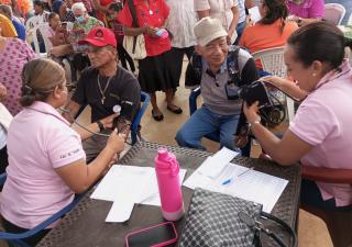 Con una caminata culminan el mes de la cinta rosada en El Valle de Antón