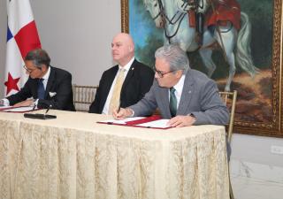 Minsa firma Memorando de Entendimiento con el Organismo Internacional de Energía Atómica