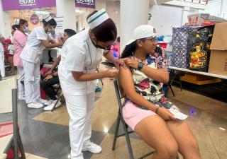 Hospital Regional Nicolás Solano imparte docencia sobre la lucha contra el cáncer de mama 