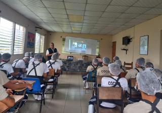 Minsa capacita sobre inocuidad alimentaria a privados de libertad del Centro Penitenciario de Bocas del Toro