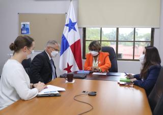Viceministra Berrío recibe visita del Embajador de la Federación de Rusia en Panamá 