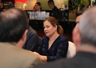  Ministra Turner evalúa compra de medicamentos para tratar  la Tuberculosis