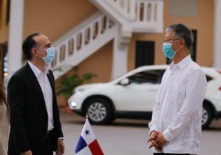 República de China entrega 10 ventiladores a Panamá