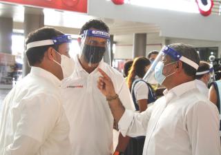 Pantalla facial una barrera complementaria contra la COVID-19 