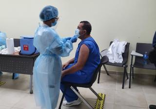 Región de Los Santos recibe 90 dosis de la vacuna Pfizer para los ERR