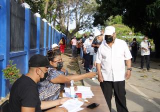 Inicia proceso de vacunación en 8-3
