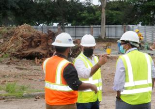 Ministro Sucre inspeccionó los trabajos del nuevo Hospital del Niño