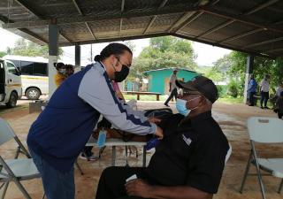 Jornada de vacunación y atención médica en Unión de Azuero de Chepo