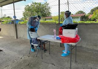 Minsa realiza acciones este fin de semana en Bocas del Toro   Equipos de Respuesta Rápida (ERR) se mantienen realizando trazabilidad y pruebas de hisopados este sábado a residentes de las comunidades de Finca #13 y Finca #4, pese a que se han levantado la