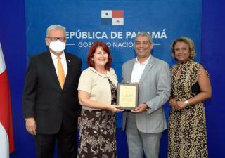 Minsa reconoce apoyo de Cuba durante la Pandemia     