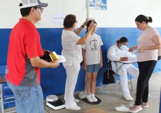 Feria de Salud beneficia a miles de personas a través del Plan Colmena en Mateo Iturralde 