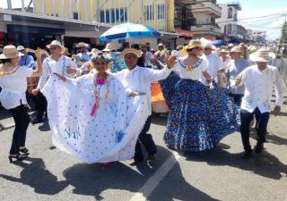 Destacada participación del Minsa en Desfile de las Mil Polleras