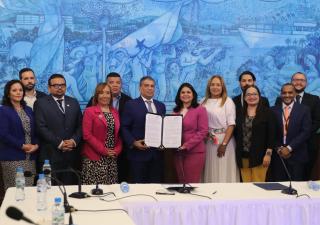 Firma de entendimiento beneficiará adquisición de medicamentos para la población