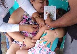 Aplican 824 vacunas durante el fin de semana en Los Santos