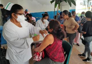 Uso de la mascarilla y la vacunación, defensas efectivas contra de las enfermedades virales