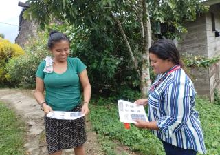Salud brinda orientación a residentes de Valle Riscó en Bocas del Toro