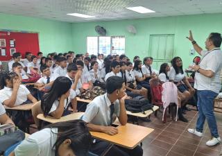 Orientan a estudiantes en temas prioritarios de salud