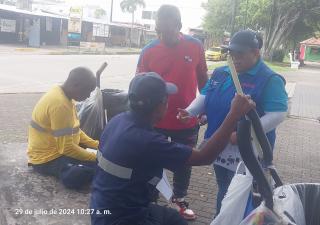 En Colón intervienen en varias calles para combatir dengue
