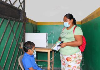 Atienden a estudiantes y docentes de la Escuela Bilingüe Villa Unida