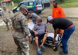 Minsa brinda atención en sitio a personas afectadas por inundación en Tonosí 